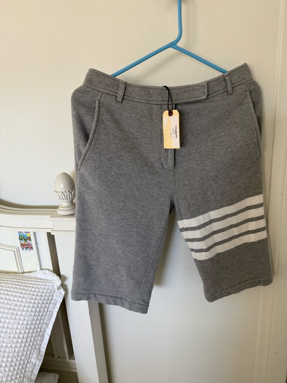 Thom Browne cotton light Gray sweatshorts w/ signature 4 White Stripe Sz 40 NWT